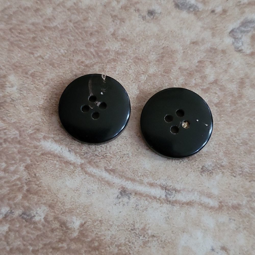 Gucci Set Of 2 Black Buttons Engraved With 'Gucci… - image 2